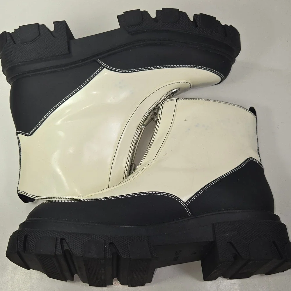 Nine West White Black Front Zip Chunky Lug Sole Ankle Boots WNCUZ3 Size 8M